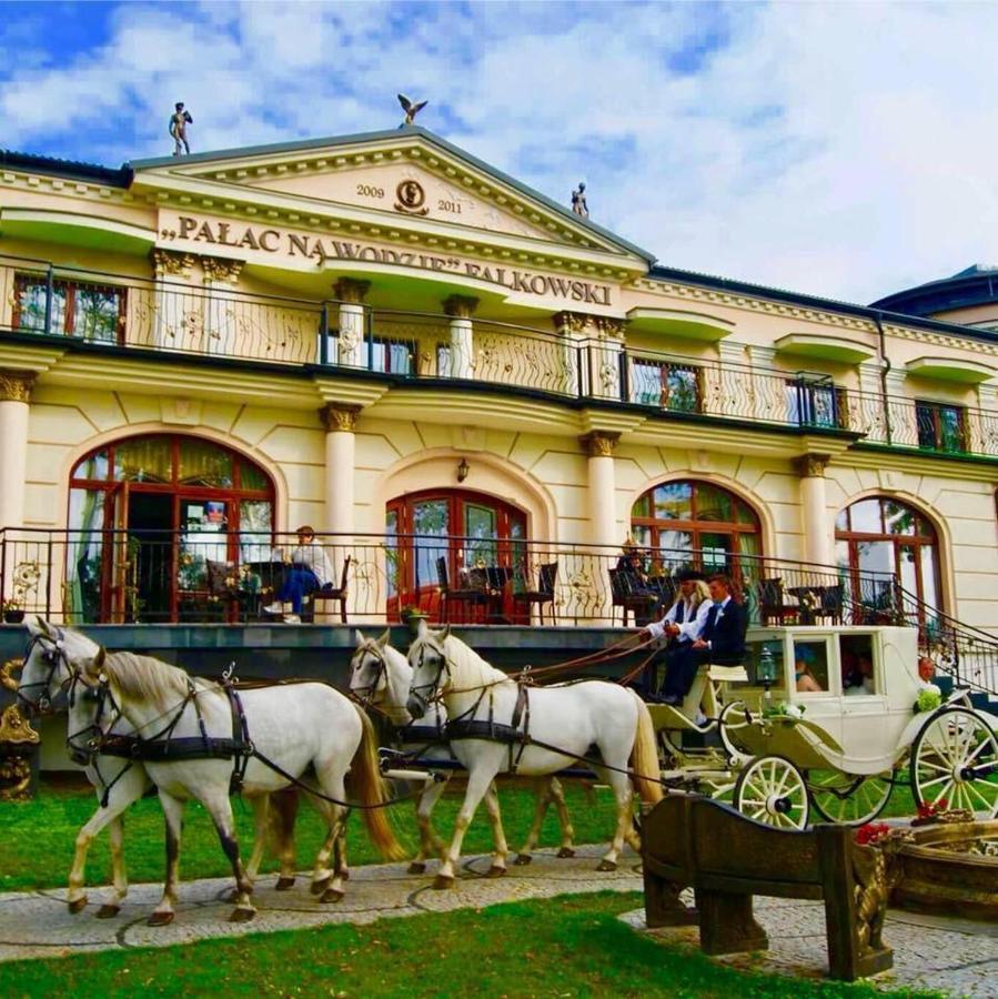 Uzdrowisko Sanatorium Augustow Palac Na Wodzie Falkowski 外观 照片